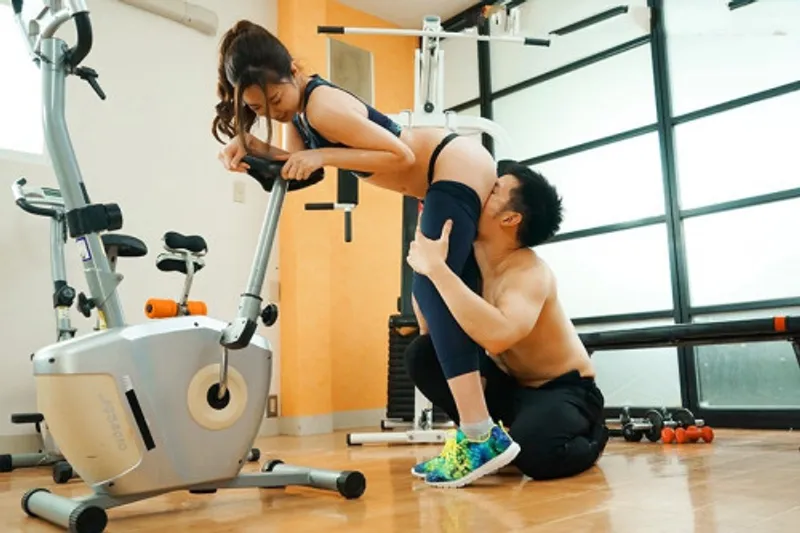 Xin ông chồng đi tập gym, vợ yêu vụng trộm với anh pt