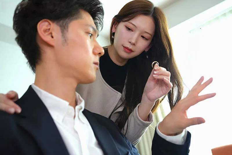 Vợ yêu đi đi chơi, anh xã ở nhà bị nhỏ em cô vợ gạ chịch không trượt phát nào